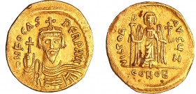 Focas - Solidus (602-610, Constantinople)
A/ d N FOCAS - PERP AVG. Buste couronné de Focas, diadémé et cuirassé de face, tenant un globe crucigère de...