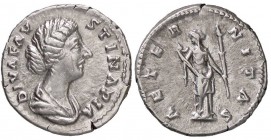 ROMANE IMPERIALI - Faustina II (moglie di M. Aurelio) - Denario - Busto velato a d. /R L'Eternità stante con torcia si aggiusta il velo C. 1 (AG g. 3,...