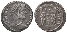 ROMANE IMPERIALI - Diocleziano (284-305) - Argenteo - Busto laureato a d. /R I Tetrarchi sacrificanti davanti a porta da campo C. 516 var.; RIC 27a R ...