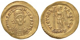 ROMANE IMPERIALI - Marciano (450-457) - Solido (Costantinopoli) - Busto elmato di fronte con lancia /R La Vittoria stante a s. con lunga croce, nel ca...