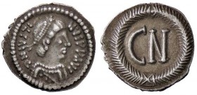 BIZANTINE - Giustino II (565-578) - 250 Nummi - Busto diademato a d. /R Lettere CN entro corona, sotto X Ranieri 419 R (AG g. 0,74)
qFDC