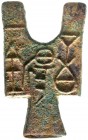 China
Chou-Dynastie 1122-255 v. Chr
Bronze-Spatengeld mit flachem Griff ca. 400/300 v.Chr. "arched foot". Yan Yi Yi Jin (Inschrift kopfständig). 52 ...