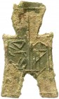 China
Chou-Dynastie 1122-255 v. Chr
Bronze-Spatengeld mit flachem Griff ca. 350/250 v.Chr. An Yang.
sehr schön, Randfehler, korrodiert