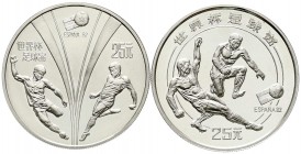 China
Volksrepublik, seit 1949
2 X 25 Yuan Silber zur Fußball-Weltmeisterschaft 1982 in Spanien. Zweikampf und Steilpass. In Kapseln.
Polierte Plat...