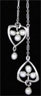 Colliers und Halsketten
Collier, PLATIN 900 mit zwei Herzanhängern (jeweils 4 Perlen und 1 kl. Brillant) und Kettenteiler mit 12 kleinen Brillanten. ...