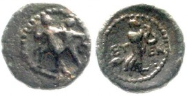 Pisidia
Etenna
Bronzemünze, 14 mm, 1. Jh. v. Chr. Zwei männliche Figuren halten einander an der Schulter/ETEN. Nymphe im Gewand r., hält vor sich Sc...