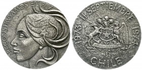Chile
Republik, seit 1818
Silbergussmedaille 1974 von M. Vial. Wiederherstellung des Friedens. 71 mm; 187,99 g.
vorzüglich