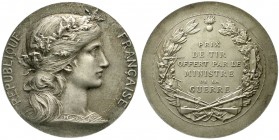 Frankreich
Dritte Republik, 1870-1940
Silbermedaille o.J.(1922/1924) von Dupuis. Schützenauszeichnung des Kriegsministeriums. 51 mm; 65,00 g.
vorzü...