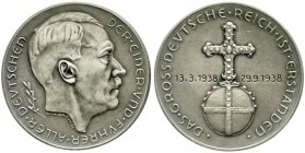 Drittes Reich
Silbermedaille 1938 v. Hanisch-Concee. Annektion Österreichs und Großdeutsches Reich. Kopf Hitler r./Schrift um Reichsapfel. 36 mm, 21,...