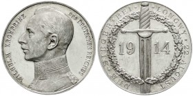 Erster Weltkrieg
Silbermedaille 1914 v. Lauer, auf Wilhelm Kronprinz v. Preussen, den Sieger bei Longwy. Unif. Brb. l./Schwert im Kranz. 33,5 mm, 17,...