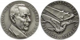 Luftfahrt und Raumfahrt
Silbermedaille von Karl Goetz 1935 auf Hugo Junkers und die Junkerswerke in Dessau. Brb. r./Flugzeug und Adler. 36 mm; 19,82 ...
