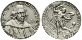 Münchner Medailleure
Karl Goetz
Silbermedaille o.J. auf Kopernikus. 36 mm; 19,70 g.
vorzüglich/Stempelglanz, mattiert