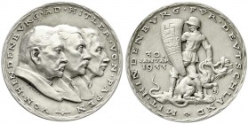 Münchner Medailleure
Karl Goetz
Silbermedaille 1933. Hindenburg, Hitler, von Papen. 36 mm; 19,42 g.
vorzüglich/Stempelglanz, mattiert