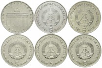 Gedenkmünzen der DDR
6 verschiedene 5 Mark Brandenburger Tor: 1980, 1981, 1982, 1988, 1989, 1990.
alle prägefrisch