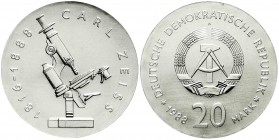 Gedenkmünzen der DDR
20 Mark 1988 A, Zeiss. Randschrift läuft rechts herum.
Stempelglanz