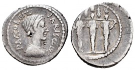 Accoleia. Denario. 43 a.C. Roma. (Ffc-90). (Craw-486/1). (Cal-62). Ag. 3,62 g. Pequeñas contramarcas en anverso. MBC-. Est...75,00. // ENGLISH: Accole...