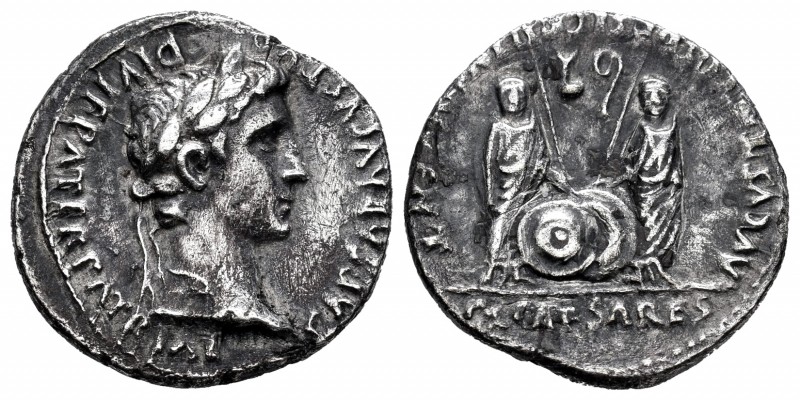 Augusto. Denario. 7-6 a.C. Lugdunum. (Ffc-22). (Ric-207). (Cal-852). Rev.: Cayo ...
