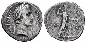 Augusto. Denario. 11-10 a.C. Lugdunum. (Ffc-130). (Ric-197a). (Cal-848). Anv.: AVGVSTVS DIVI F. Cabeza laureada de Augusto a derecha. Rev.: IMP - XII....
