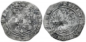 Fernando e Isabel (1474-1504). 1 real. Sevilla. (Cal 2008-389). (Cal 2019-411). Ag. 3,02 g. Escudo entre tres puntos a cada lado, en reverso S. Oxidac...