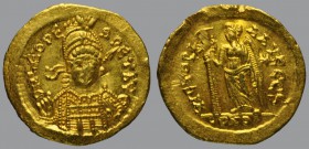 Leo I (457-474), Solidus, Constantinople, 4,45 g Au, 20 mm, D N LEO PE-RPET AVG, diademed, helmeted, and cuirassed bust facing, head slightly right, h...