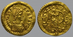 Semissis, Constantinople, 2,22 g Au, 17 mm, D N LEO PE - RPET AVG, diademed, draped and cuirassed bust of Leo to right/VICTORIA AVGG / CONOB Victory s...