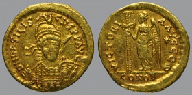 Basiliscus (475-476), Solidus, Constantinople, 4,41 g Au, 20 mm, D N bASILIS – CVS P P AVG, helmeted, pearl-diademed and cuirassed bust facing three-q...