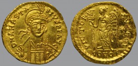 Solidus, Constantinople, 4,44 g Au, 21 mm, D N ANASTA-SIVS P P AVG, helmeted and cuirassed bust facing three-quarters right, holding spear and shield/...