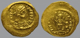Justinus I (518-527), Tremissis, Constantinople, 1,38 g Au, 16 mm, D N IVSTI–NVS P P AVG, diademed, draped, and cuirassed bust right / VICTORIA AVGVST...
