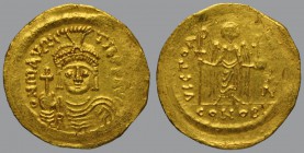 Solidus, Constantinople, 4,45 g Au, 21 mm, ON MAVRC TIЬ PP AVG, draped and cuirassed bust facing, wearing plumed helmet and holding globus cruciger/VI...