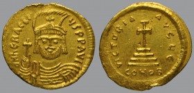 Heraclius (610-641), Solidus, Constantinople, 4,50 g Au, 21 mm, d N hERACLI-ЧS PP AVC, helmeted and cuirassed bust of Heraclius facing, holding cross....