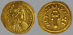 Semissis, Constantinople, 2,16 g Au, 16 mm, ∂N CONSTANTINЧS P P AVG’, pearl-diademed, draped and cuirassed bust of Constantine IV to right/VICTORIA Av...