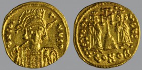 Solidus, Constantinople, 4,31 g Au, 19 mm, δ N COS-Γ-NЧC P, helmeted and cuirassed bust of Constantine IV facing slightly right, holding spear over sh...