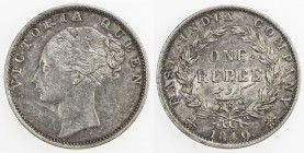 BRITISH INDIA: Victoria, Queen, 1837-1876, AR rupee, 1840 (m), KM-457.12, continuous legend, 34 berries, small M on left ribbon end, dot after date, f...