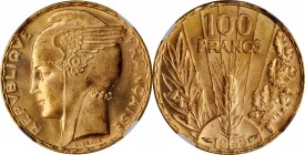 FRANCE. 100 Francs, 1935. Paris Mint. NGC MS-64.
Fr-598; KM-880; Gad-1148. A sharply detailed example of this Art Deco styled type with smooth honey-...