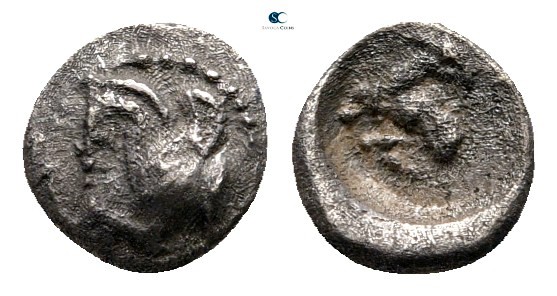 Cilicia. Uncertain mint 470-430 BC. 
Tetartemorion AR

7mm., 0,28g.



ve...