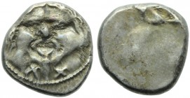 Etruria, Populonia, 20 Units, c. 400 BC; AR (g 8,27; mm 20; h -); Gorgoneion; below, X:X, Rv. POPLV(?). HNItaly 142; ECI I, n. 37.21 (same obverse die...