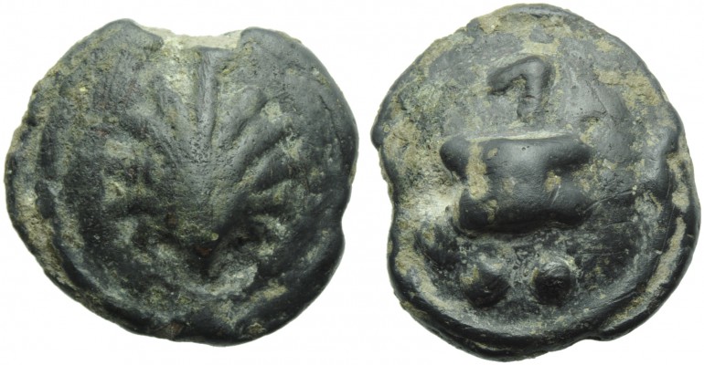 Apulia, Luceria, Cast Biunx, c. 225-217 BC; AE (g 24,15; mm 29; h 9); Scallop sh...