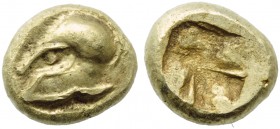 Ionia, Phokaia, Hecte, c. 625-522 BC; EL (g 2,59; mm 11; h -); Helmeted head r.; above, seal, Rv. Quadripartite incuse. Bodenstedt Em 6. Very rare, ab...