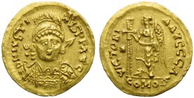 Ostrogoths, Athalaric (526-534), Solidus struck in the name of Justin I (518-527), Rome, AD 526-527; AV (g 4,42; mm 20; h 6); D N IVSTI - NVS P F AVC,...