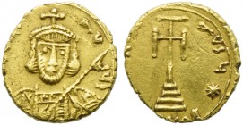 Tiberius III (698–705), Solidus, Syracuse, AD 698-705; AV (g 4,15; mm 18; h 6); [D TIbE] - [AV], crowned and curaissed bust facing, holding spear and ...