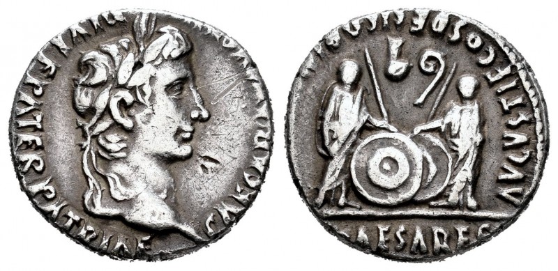 Augusto. Denario. 7-6 a.C. Lugdunum. (Ffc-22). (Ric-207). (Cal-853). Ag. 3,73 g....