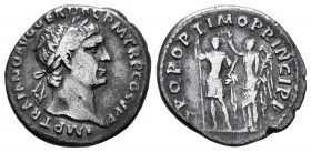 Trajano. Denario. 104 d.C. Roma. (Spink-3167). (Ric-212). (Seaby-514). Rev.: SPQR OPTIMO PRINCIPI. Trajano siendo coronado por Victoria. Ag. 2,77 g. E...