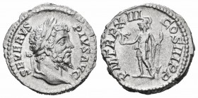 Septimio Severo. Denario. 205 d.C. Roma. (Spink-6337). (Ric-197). (Seaby-470). Rev.: PM TR P XIII COS III P P. Roma en pie a la izquierda con Victoria...