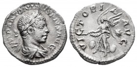 Eliogábalo. Denario. 218-222 d.C. Roma. (Spink-7554). (Ric-161). (Seaby-300a). Rev.: VICTORIA AVG. Victoria en vuelo a izquierda. entre dos escudos y ...