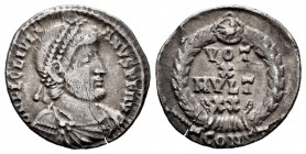 Valens. Silicua. 373-374 d.C. Constantinopla. (Spink-19697 variante). Rev.: VOT / X / MVLT / XX dentro de corona de laurel, en exergo CONST. Ag. 2,02 ...