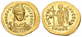 Anastasio. Sólido. 491-518 d.C. Constantinopla. (S-5). (Ratto-321). Rev.: VICTORIA AVGGG A / CONOB. Victoria en pie a izquierda con cruz larga, estrel...