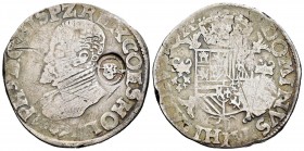 Felipe II (1556-1598). 1/2 escudo felipe. 1572. (Vanhoudt-página 272 tipo A). (De Mey-944). Ag. 16,33 g. Resello en óvalo con león en escudo para circ...