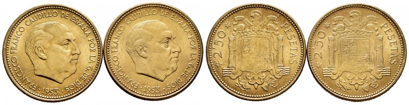 Estado Español (1936-1975). Lote de 2 piezas de 2'50 pesetas del Estado Español,...