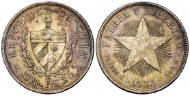 Cuba. 1 peso. 1933. (Km-15.2). Ag. 26,65 g. MBC+. Est...30,00. English: Cuba. 1 peso. 1933. (Km-15.2). Ag. 26,65 g. Choice VF. Est...30,00.