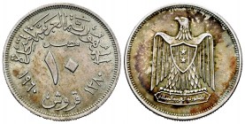 Egipto. 10 piastras. 1380 H (1960). (Km-398). Ag. 7,01 g. En la época de unión con Siria (1958-1961) para formar República Árabe Unida. EBC. Est...20,...